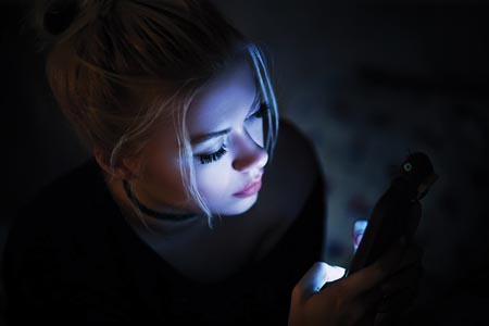 Natural solutions against screen light ageing